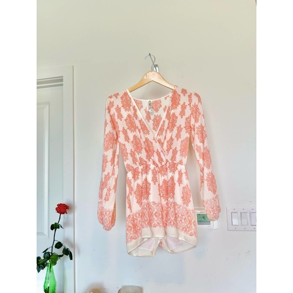 Gracie white and peach romper size small​​​​​​​​​​​​